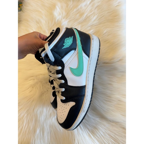 Jordan 1 mid green glow youth size 6 EUC - Picture 5 of 7
